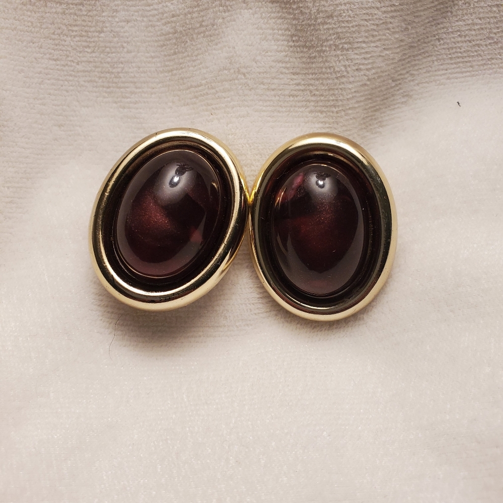 Oval clip-on earrings